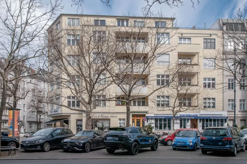 HIER WIRD SANIERT! 1-Zimmer-Wohnung mit BALKON direkt am Ku'damm — photo 1